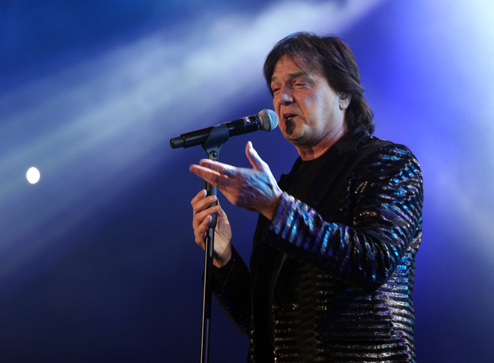 Skinuo se Zdravko Čolić! Sa nevericom gledaju u njegovo GOLIŠAVO telo! (FOTO)