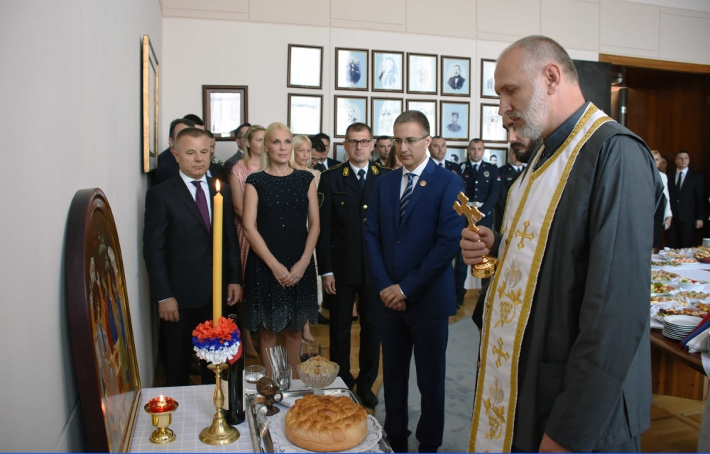 U sedištu MUP sečen slavski kolač, a na Čukur česmi položen venac