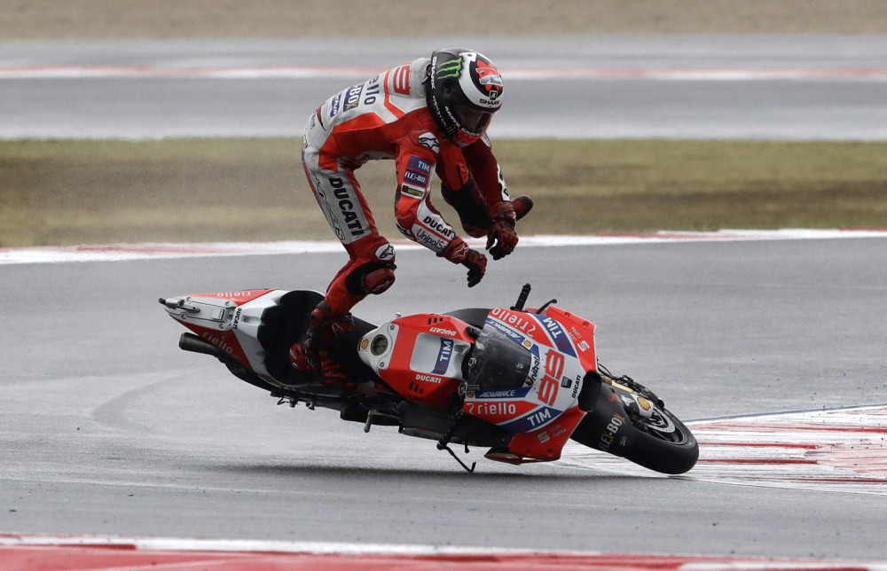 Pokosio ih kao čunjeve, Lorenco uništio spektakl svojim katastrofalnim potezom! (VIDEO)