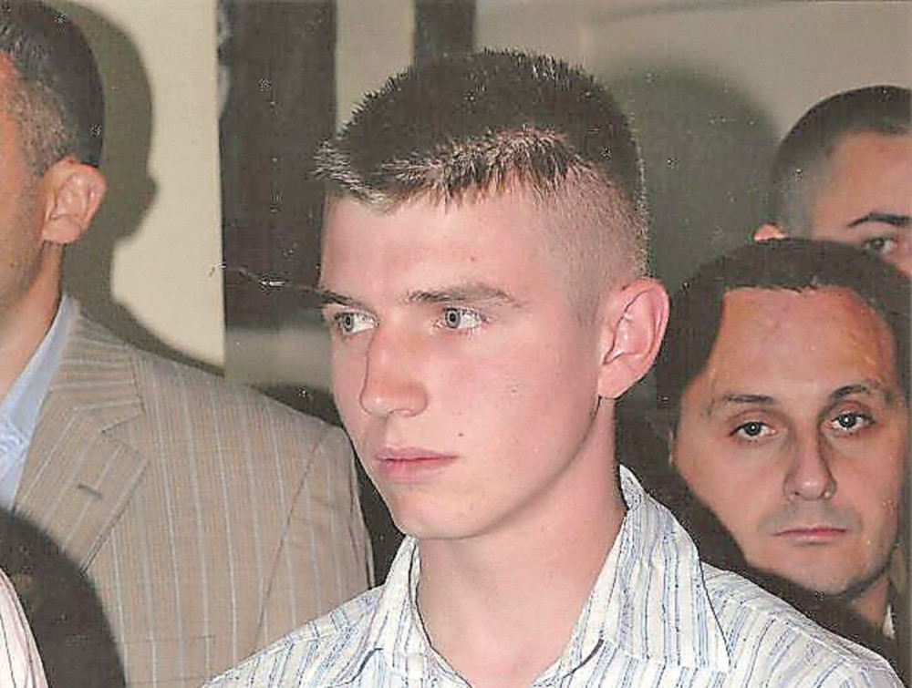 Uzeo lovačku pušku i ubio se pred dedom i bratom! Komšije otkrile razlog ove teške tragedije!