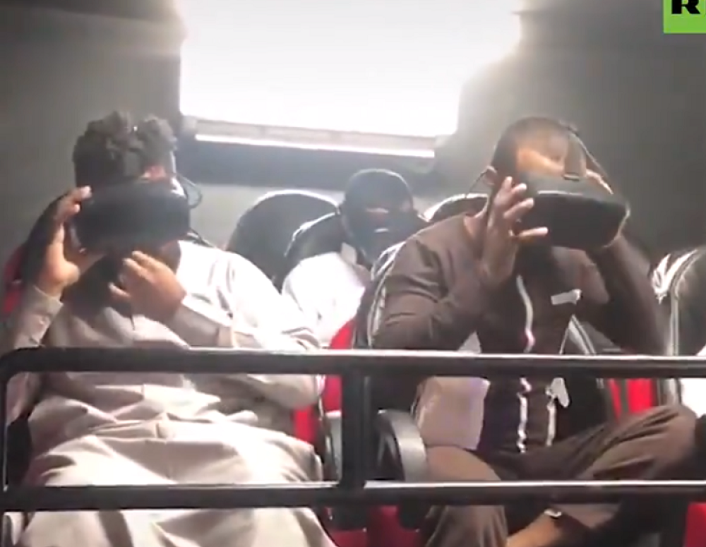 Prvi put su videli ovako naprednu tehnologiju, a njihove reakcije su NEPROCENJIVE! (VIDEO)