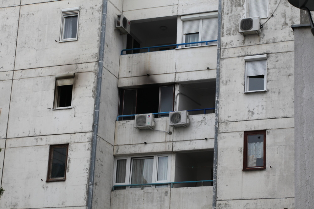 Pre nego što je ubila dete i skočila s prozora, žena sa Bežanije URLALA JE STRAŠNE REČI!