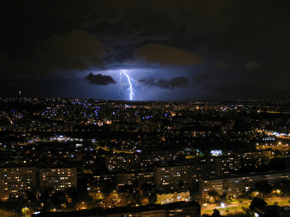 Na OVIM delovima teritorije pale se meteoalarmi! Ne izlazite bez preke potrebe - Kiša je samo početak... Stižu mnogo veće NEPOGODE!