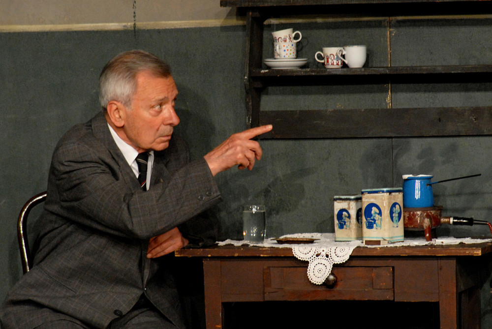 Čuveni Đuza nju nikad nije preboleo, ceo život mu se DUŠA KIDALA zbog dece, a sahranjen pod velom MISTERIJE! Potresna priča!