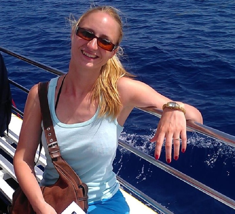 Danijela izgubila bebu u šestom mesecu trudnoće? Na terasi govorila nepovezano, komšije razaznale reč: KOSOVO?! (FOTO)