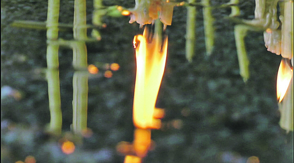 Devojke činima zavodile momke, zavidni vračali komšijskoj stoci, ali od jedne crne magije nikom nema spasa!