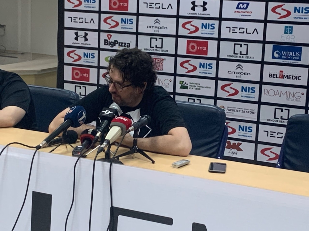 Trinkijeri se oglasio na Tviteru i zabrinuo "grobare"! Da li ova kultna pesma o bolu najavljuje odlazak? (VIDEO)