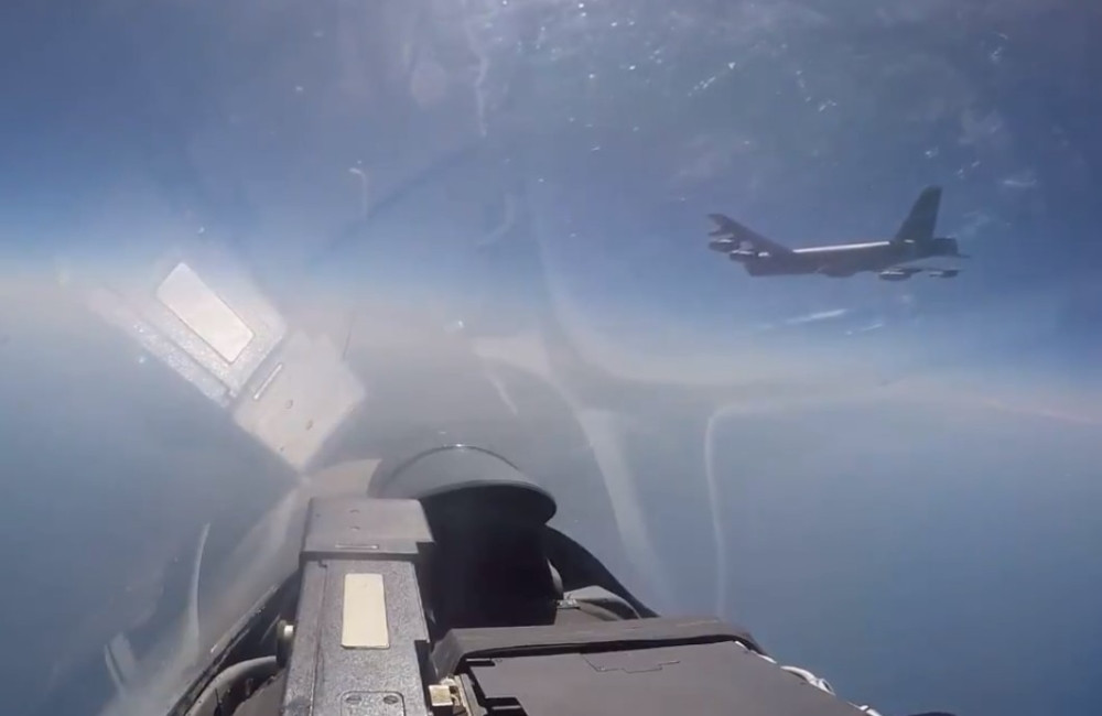 Nemački ratni avioni "jurofajter" presreli ruski, a onda su se pojavila još dva Suhoja...