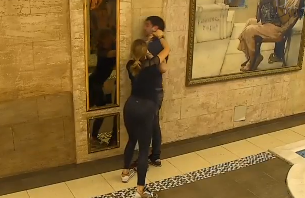 Ovo su najkrvavije scene u Parovima: Jelena prebija Marinkovića, udara ga čime stigne (VIDEO)