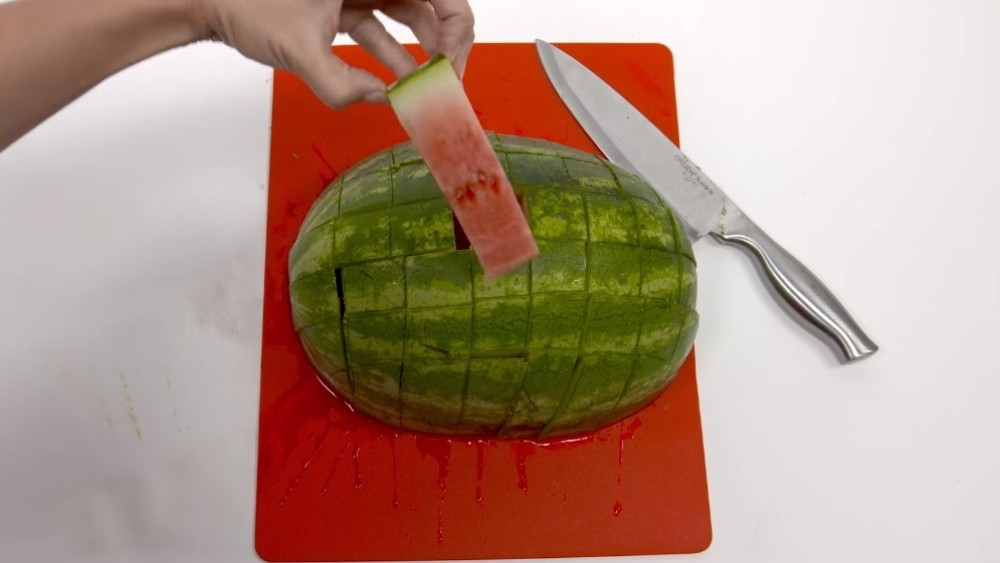 Postoji način da očistite lubenicu od semenki za samo DVA MINUTA - same OTPADAJU!