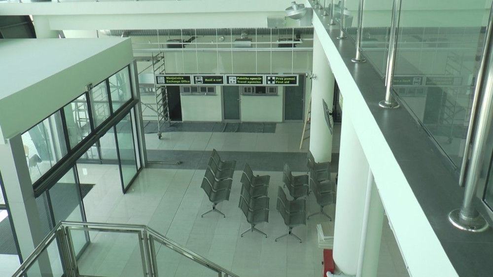 Momentalno pozvani carinici, lekar i tužioci!