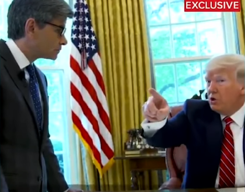 Tramp poludeo usred INTERVJUA, prekinuo razgovor i krenuo da urla na svog zaposlenog!