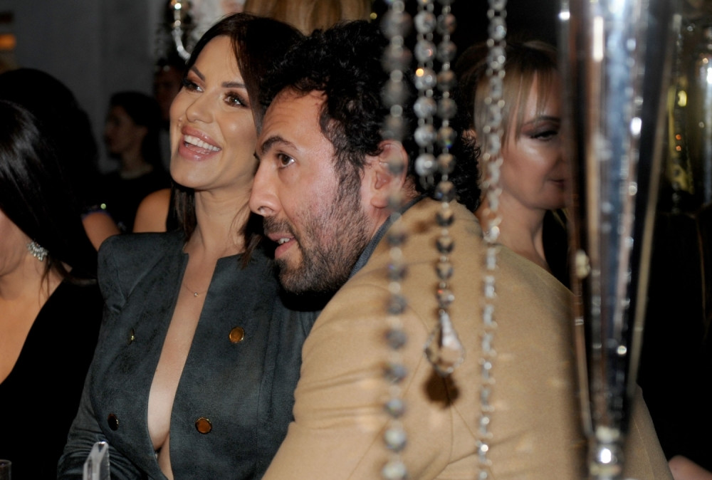 Novogodišnja jelka Seke Aleksić vrišti "skupoća", a svi pričaju o detalju pored nje (FOTO)