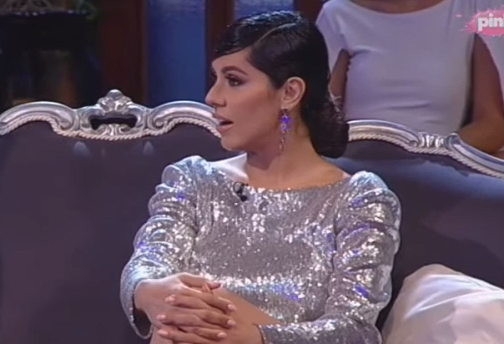 Tanja Savić potpuno DEZORJENTISANA i zbunjena upala u emisiju UŽIVO: Pravo sa infuzije, pokazala i ogromnu MODRICU! (FOTO)