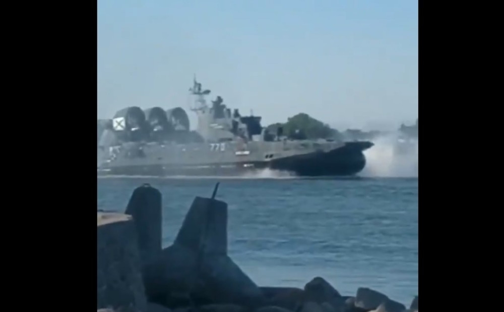 Svi strahuju od OVOG " morskog čudovišta", ne smeta mu ni blato, ni pesak, ali ni led, vojsku iskrcava bilo gde