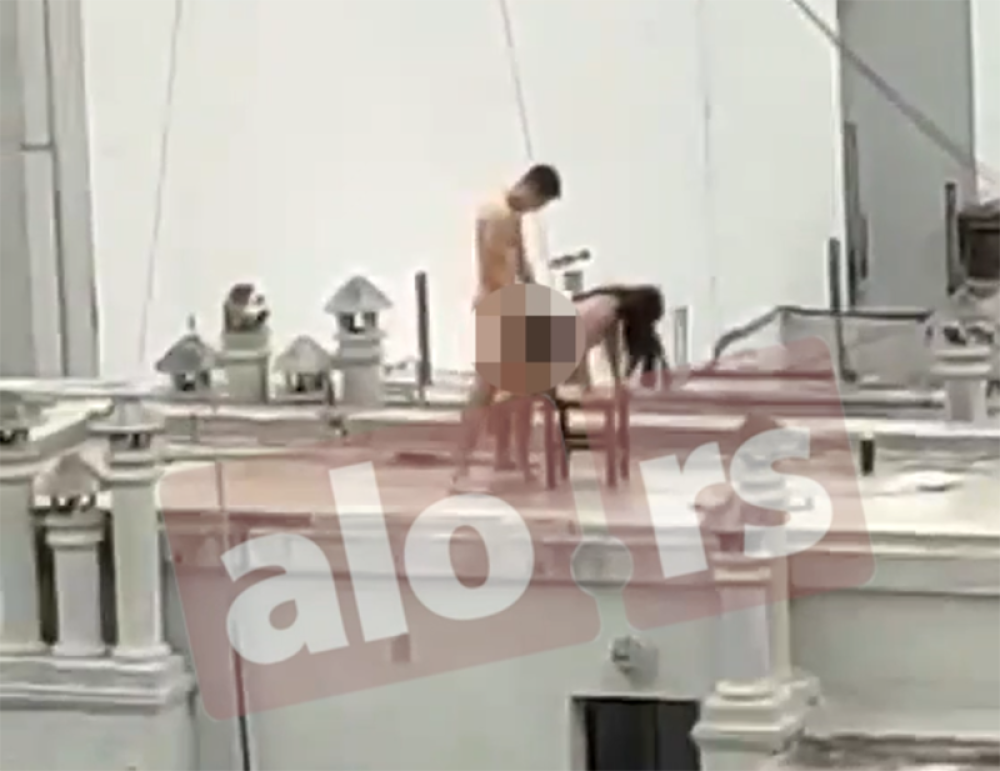 Izneo stolicu na krov zgrade, presavio curu, pa počeo ŽESTOKU AKCIJU, ali nisu znali da ih gleda CELO NASELJE! (VIDEO)