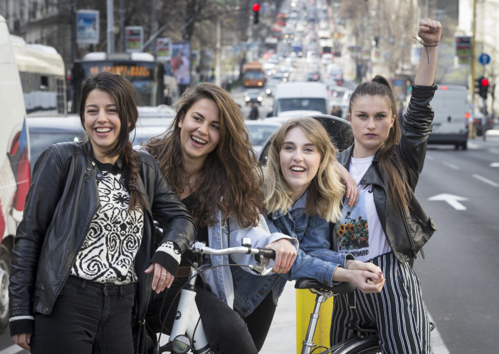 Ćerka čuvenog glumačkog para glumi u hit seriji, a sada je otkrila koliko joj se roditelji mešaju u karijeru