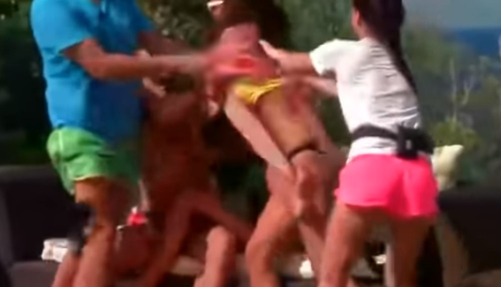 Krv šiklja na sve strane! Ono što ste do sada videli u rijalitiju je ništa, ovo je PRAVI HOROR! (VIDEO)