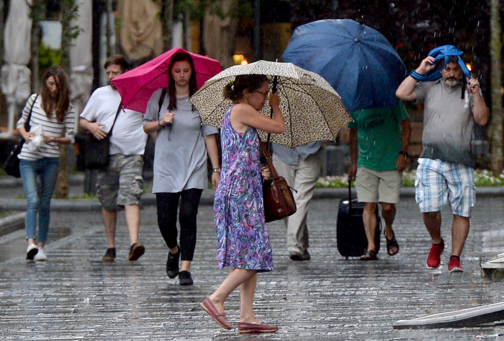 Sunčano i veoma toplo, a u popodnevnim satima nam stižu PLJUSKOVI!