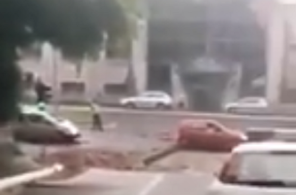 Ljudi, jesmo li to u Srbiji?! Vozači u neverici ispratili JEZIVU scenu (VIDEO)