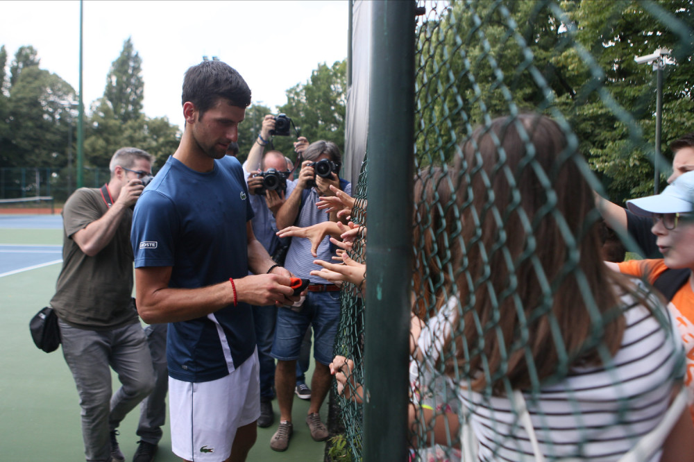 Nole izazvao velikog drugara nasred terena! Šta mislite ko je pobedio?! (VIDEO)