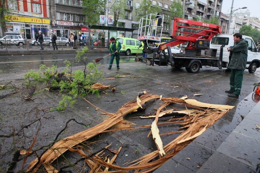 Očekuju nas obilni pljuskovi i grad, a onda nam sledi prava opasnost