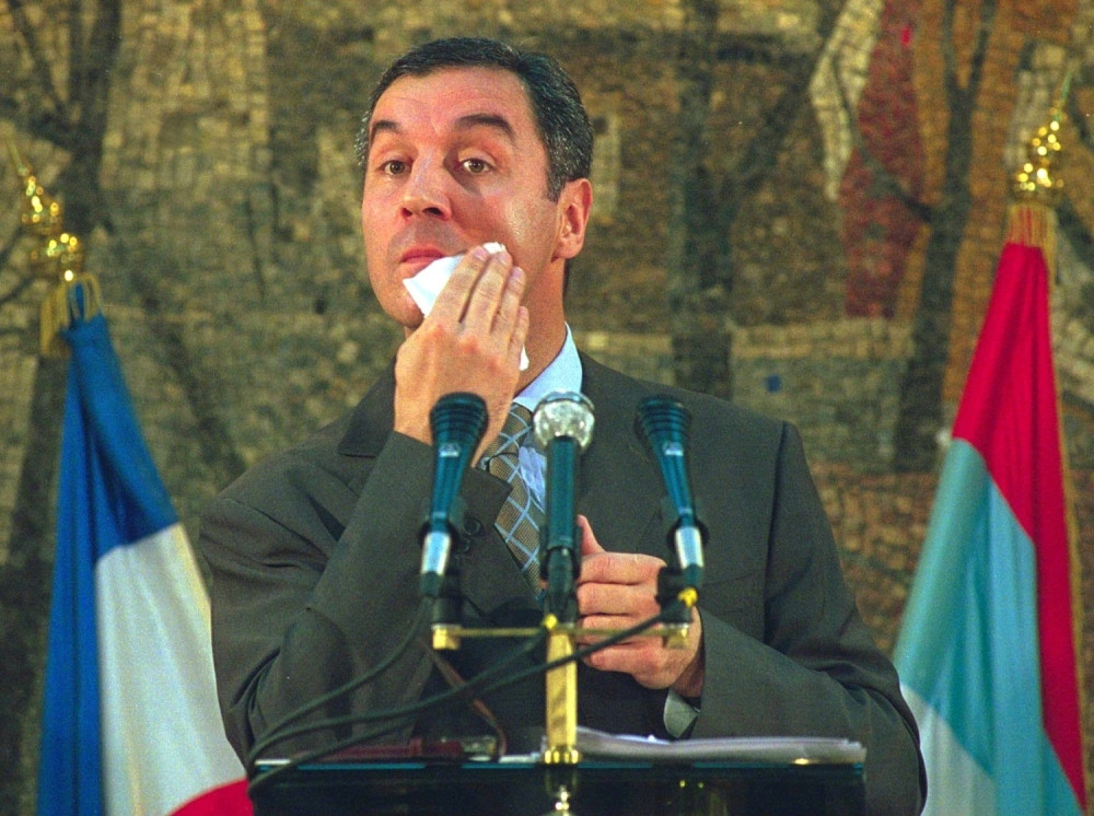 Oglasio se nakon što je ZAPALIO HERCEG NOVI! Zabranjeni pevač poslao poruku Milu zbog koje Srbi RADOSNO PLAČU! (VIDEO)