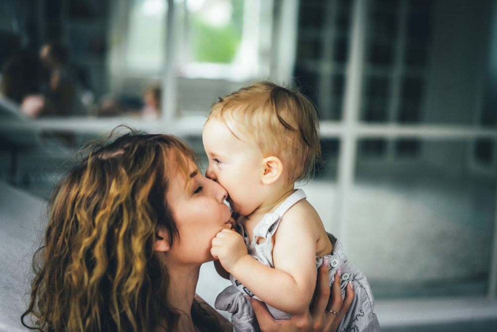 Dete počelo čudno da se ponaša sa 18 meseci, a nakon podrške koju mu je pružila, ceo svet je osudio!