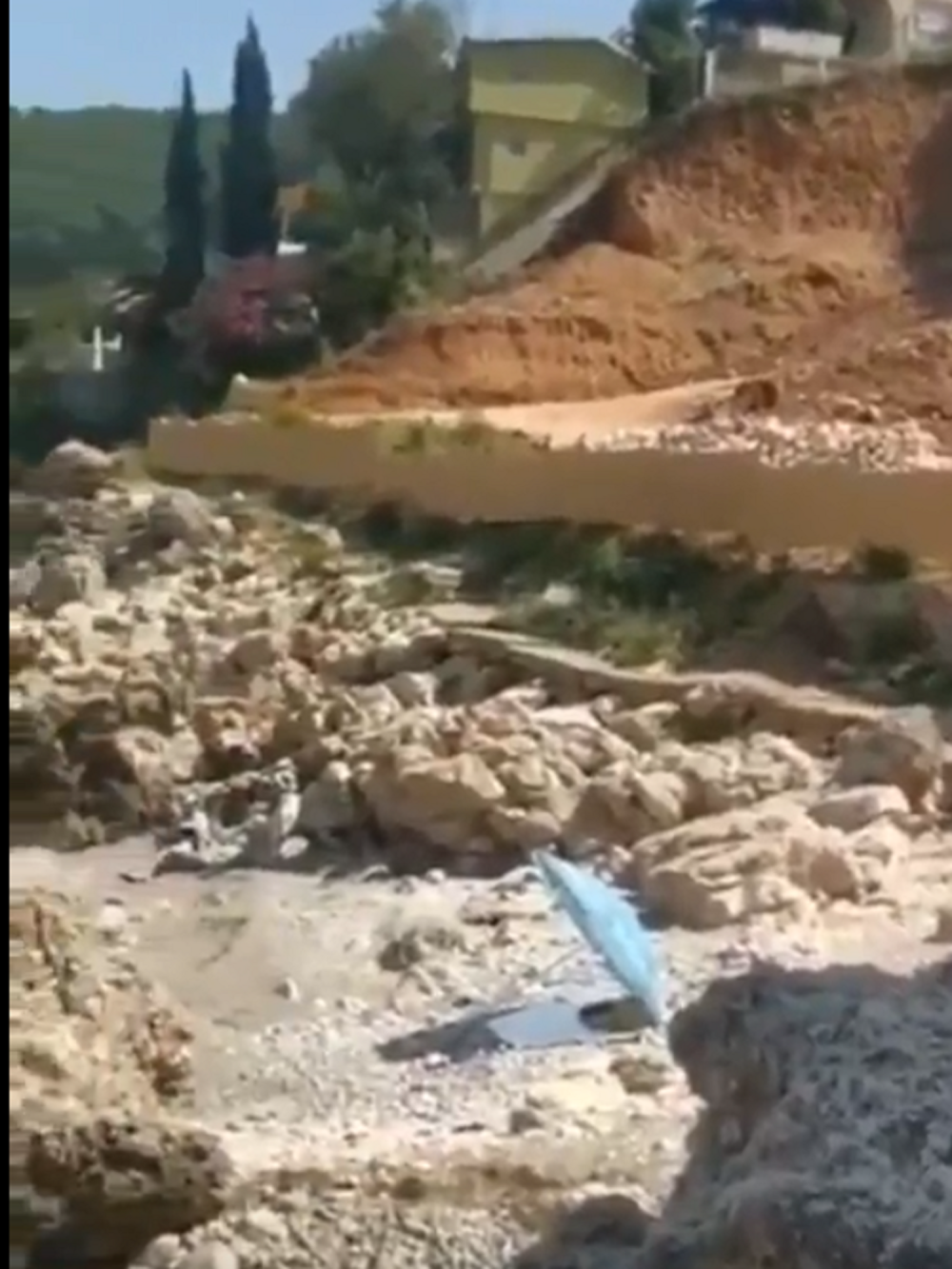 U naselju Dobra Voda ih dočekao pakao! Dali debele pare da se odmore, a nisu uspeli da dođu do plaže, ali to nije ono najgore!