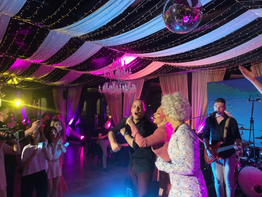 Pogledajte koje poznate ličnosti su ludovale do ranih jutarnjih časova na zurki