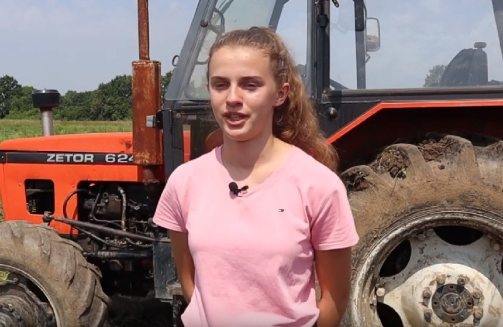 Radi na njivi od zore, uči pred spavanje, ali joj suze teku zbog komentara ljudi: "Na njihovom mestu, mene bi bilo sram" (VIDEO)