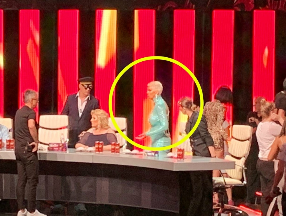 Jelena Karleuša došla na finale bez grudnjaka i gaća, sevnule joj bradavice i cela zadnjica! (FOTO/VIDEO 18+)