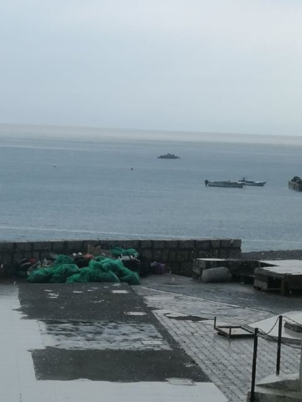 Smeće smrdi od Ulcinja do kraja Boke, ovo je prava slika primorja: Ljudi dođu i odu prvo veče, ne mogu to da podnesu!