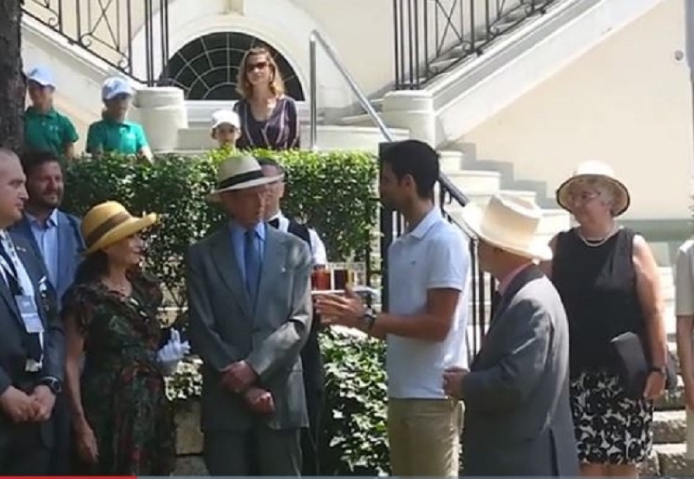 Novak sa sinovcem kraljice Elizabete! Ponovo je bio zvezda večeri!