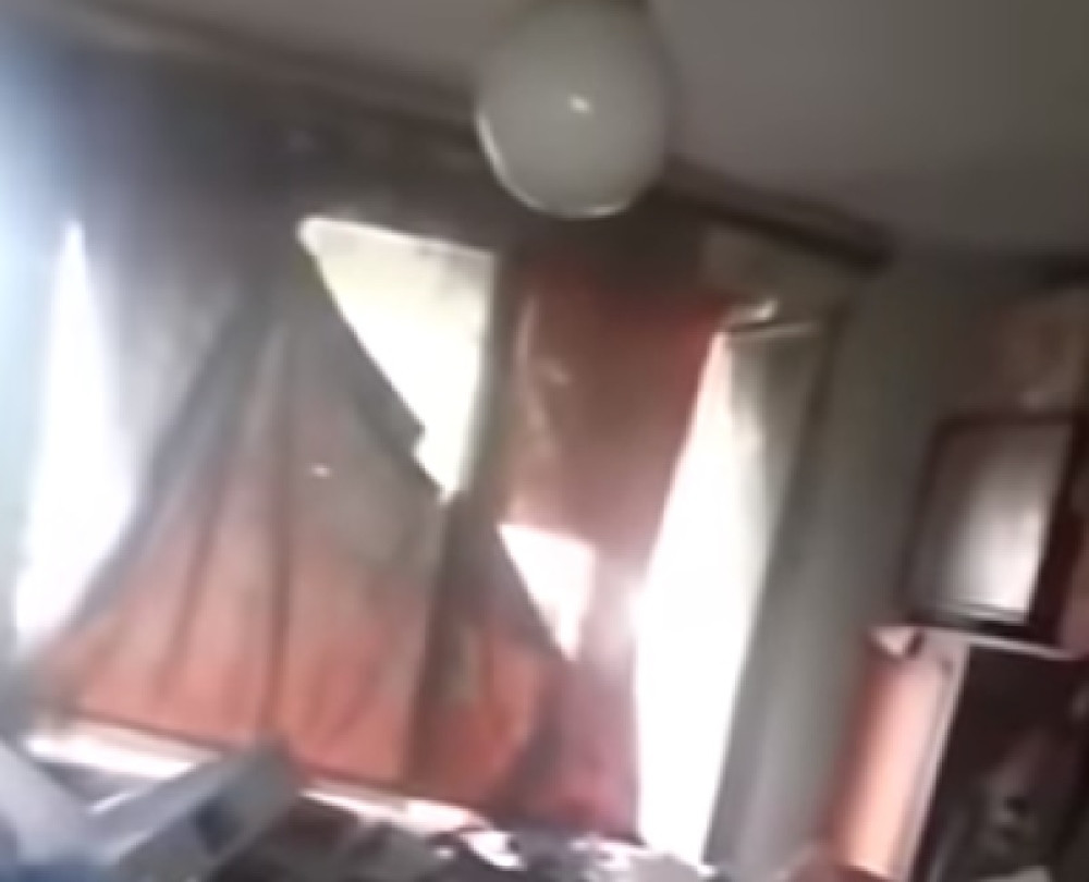 Prijavili nepodnošljiv smrad u zgradi, nadležni provalili u sumnjiv stan! Svi se prenerazili onim što su zatekli (VIDEO)