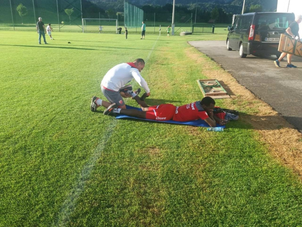 Čime masiraju Bena, ne znamo, ali ovaj aparat je strašna stvar! Pa i on uživa! (VIDEO)