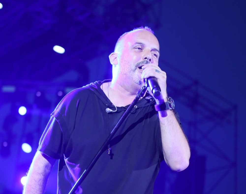 Pevač dužan državi, za sve krivi bivšu ženu, a ona otkriva detalje