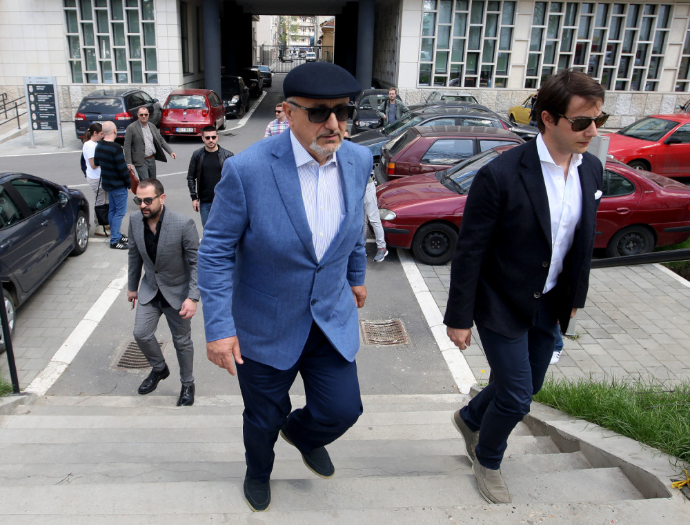 Kosmajcu korona pojela oba plućna krila