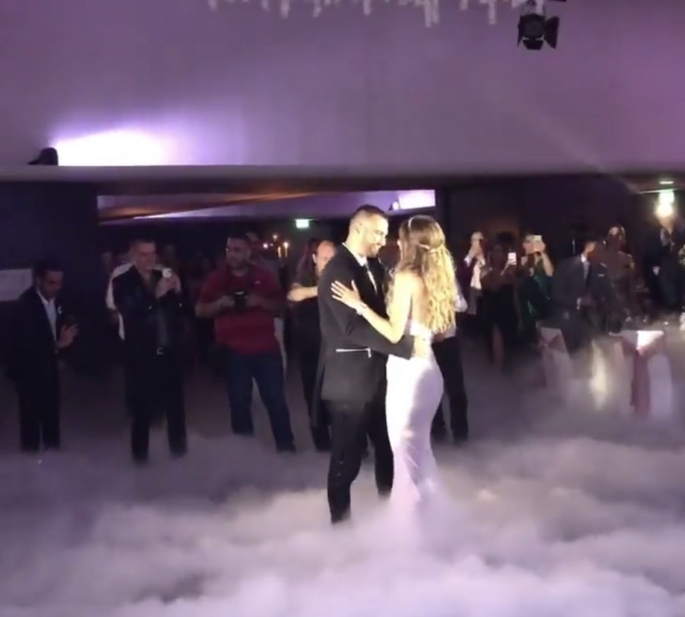 Jedna od najlepših žena Srbije UDALA se za bivšeg dečka Ane Ivanović! Venčanica optočena kristalima, 400 zvanica, o ovom SPEKTAKLU svi bruje!