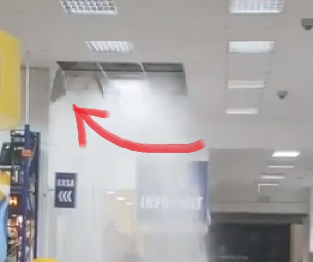 Malter leti sa plafona, voda sipa na sve strane! Radnici: "Jedva se izvukosmo!" (VIDEO)