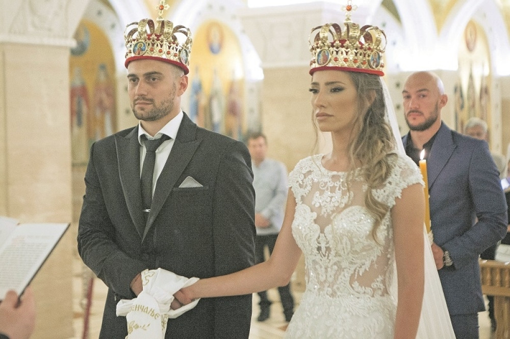 Zavet pred Bogom, pa svadba: SRPSKI KOŠARKAŠ I MISICA sklopili brak! A kum - naš najbolji golman (FOTO)