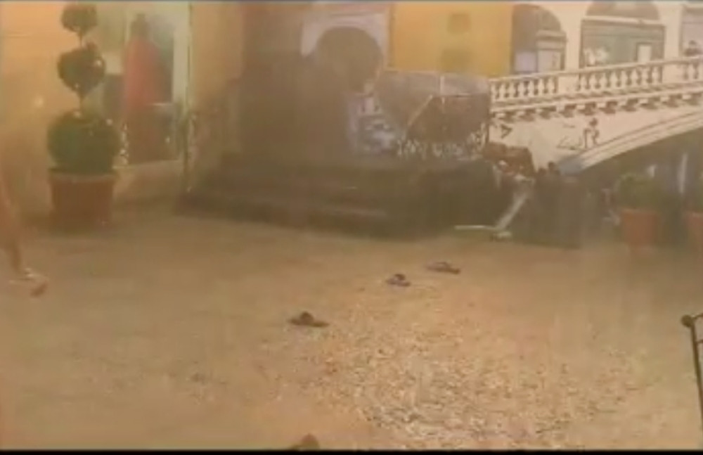 Stravično nevreme pogodilo vilu, sve je poplavljeno po dvorištu!