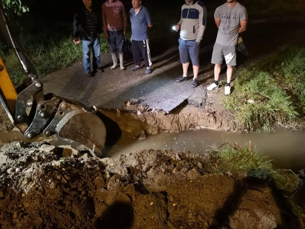 Prokopano je nekoliko ulica i voda se uspešno ispumpava!