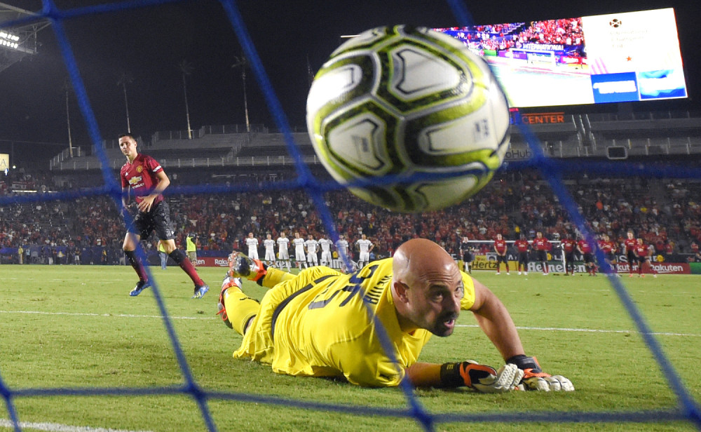 U Juventus stiže LEGENDARNI GOLMAN (36)