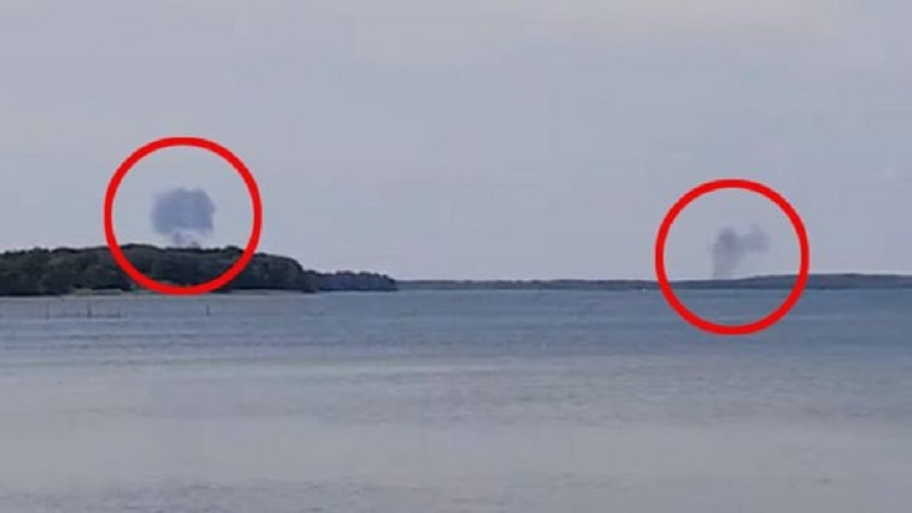 Sudar DVA AVIONA iznad grada! AKTIVIRANA VOJSKA! Krhotine PADAJU po ljudima! (FOTO/VIDEO)