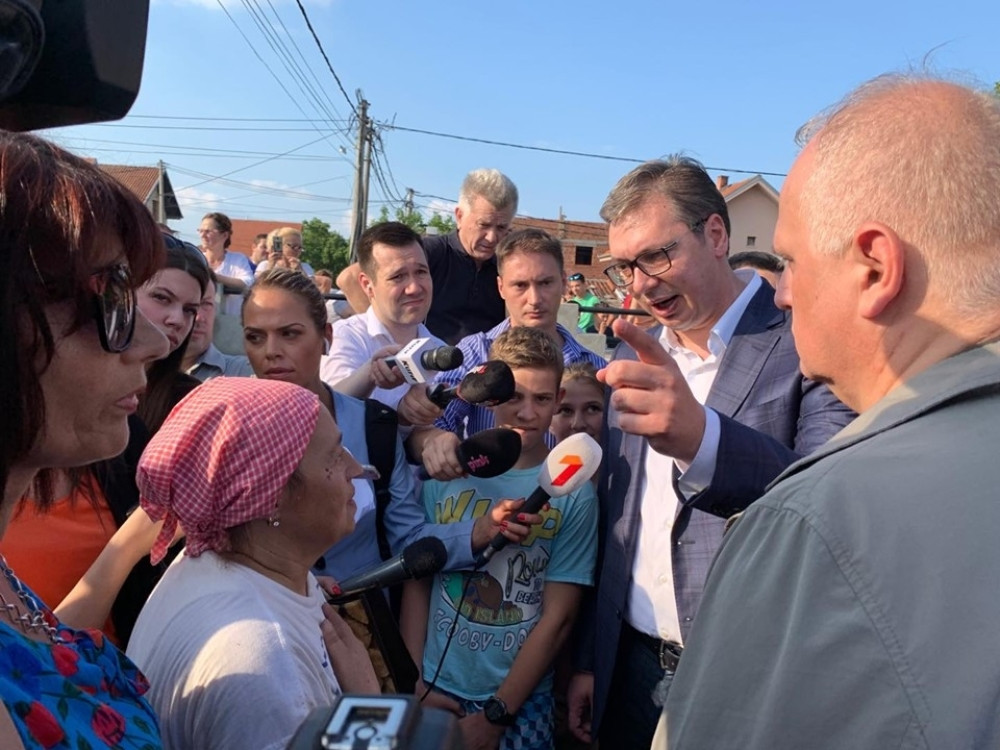 Uplakana žena prišla predsedniku Vučiću, samo sa jednom molbom