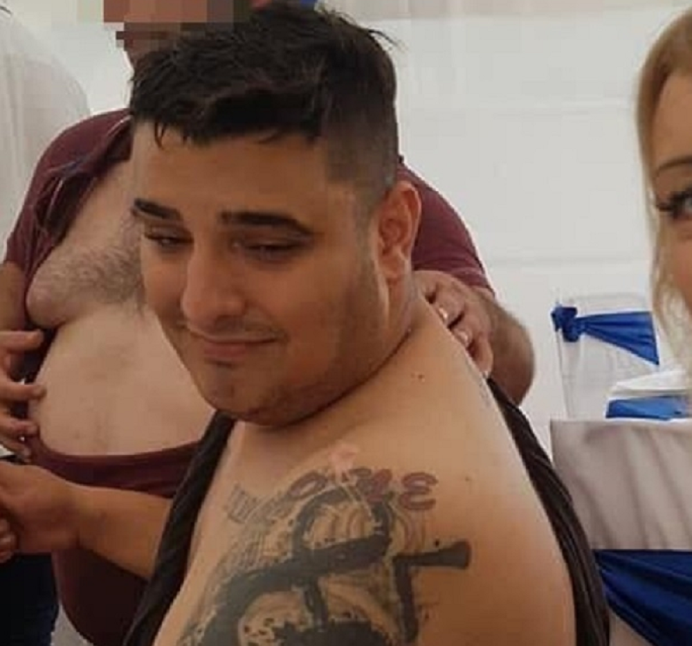 Darka Lazića SKROZ POCEPALI! Pod ŠATOROM slavi rođenje sina, došle brojne kolege i prijatelji! (FOTO)