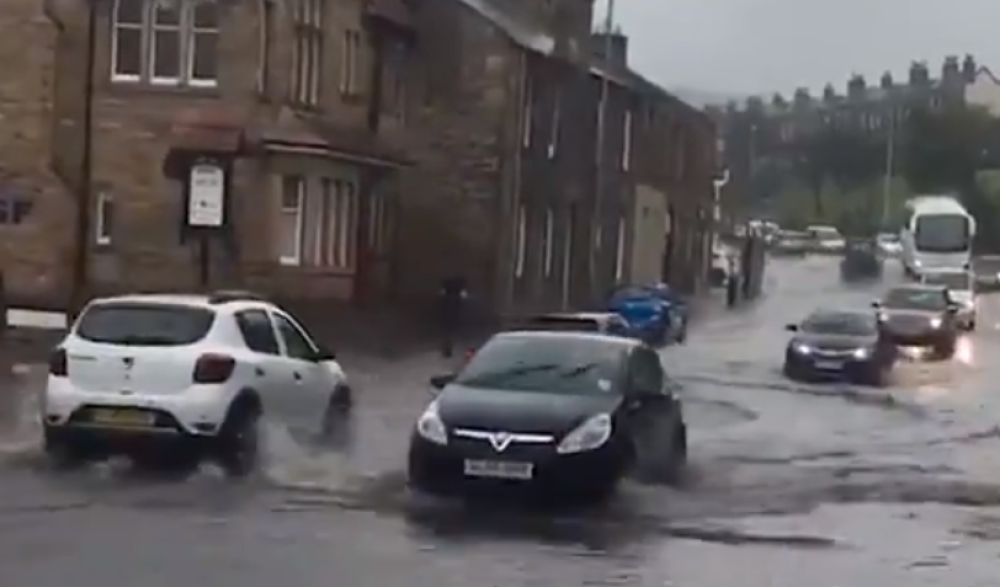Ovakve poplave odavno nisu videli, vozači bežali na krovove automobila: Mislio sam da gledam U MORE! (FOTO, VIDEO)