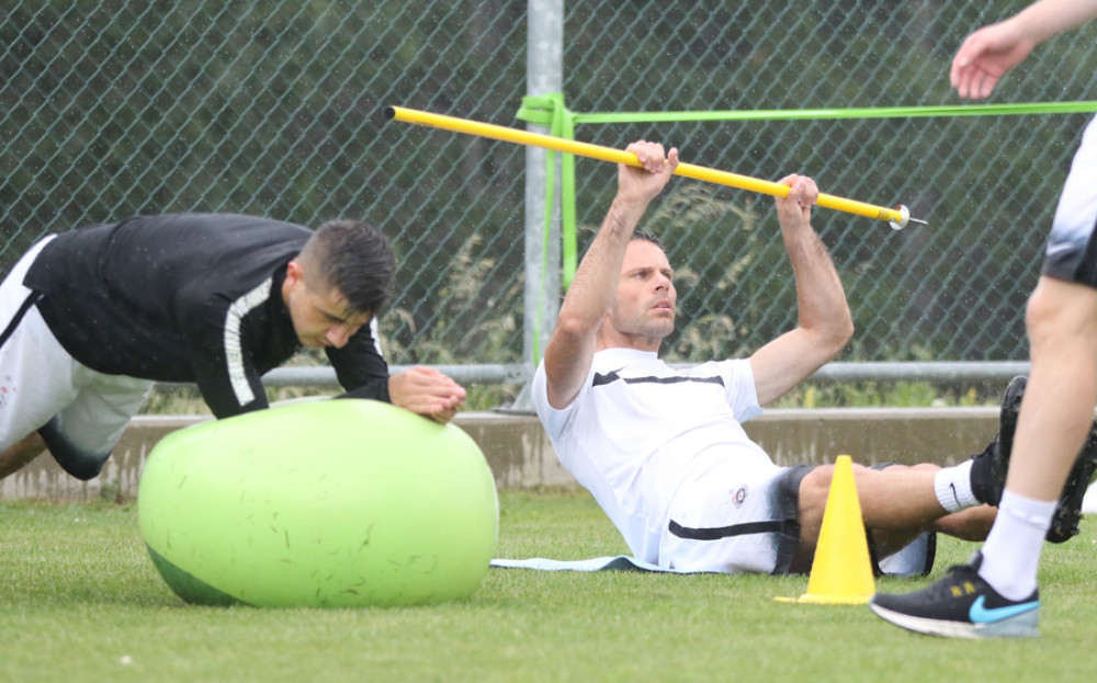 Ne smeta im ni kiša, loše vreme! Još jedan trening, pa Budućnost! (FOTO)