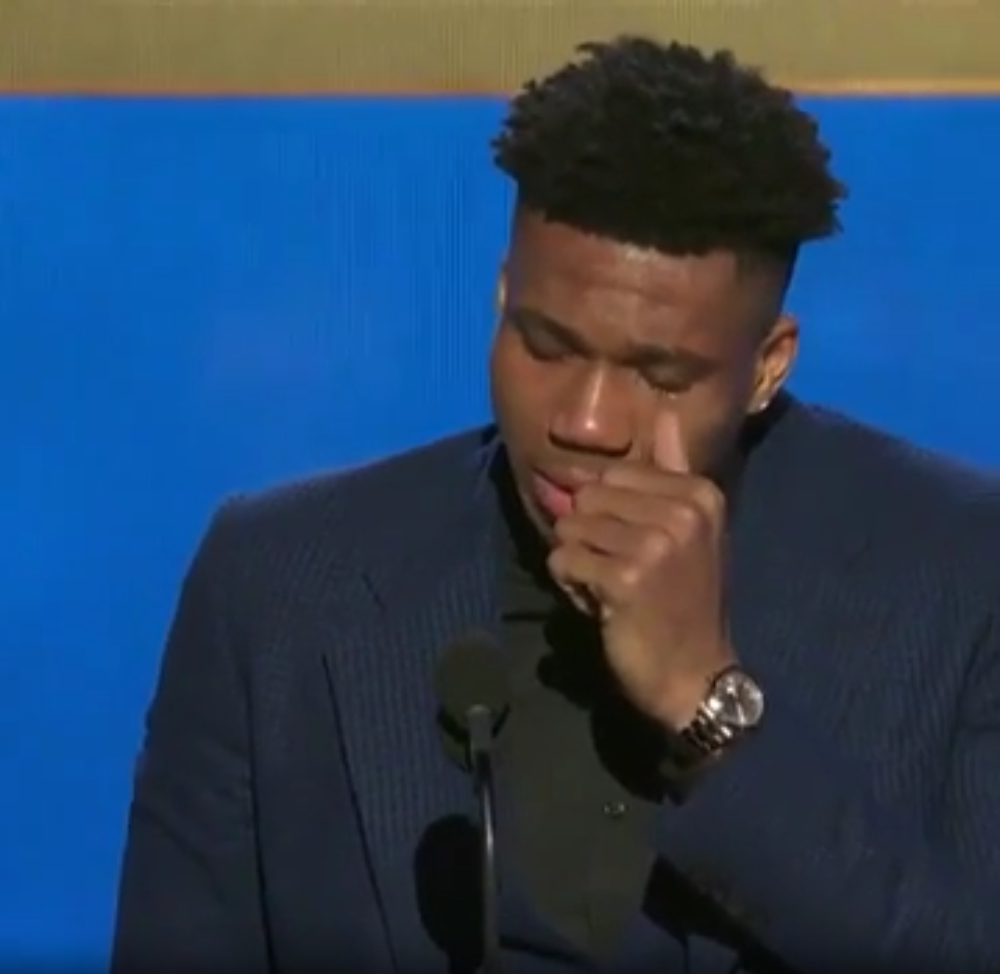 "Grčka zver" rasplaka sve u hali emotivnim govorom posle osvojene nagrade za najboljeg! (VIDEO)